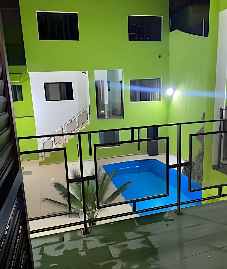 Quarto para você na Liberdade Casa com Piscina!